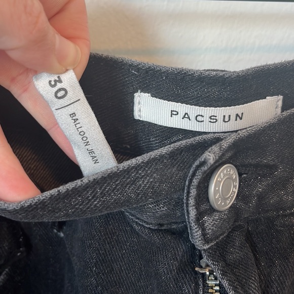 Pacsun in Balloon Jeans - Picture 2 of 4